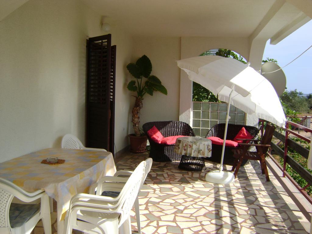 Apartments Radulovic Biograd Na Moru Habitación foto